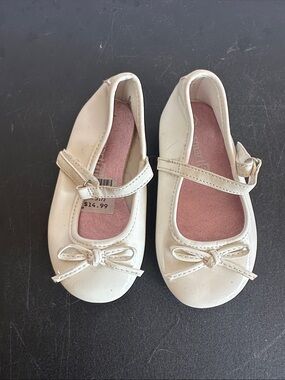 Smartfit Little Girls' White Mary Jane Dress Shoes with Bow Size 5.5